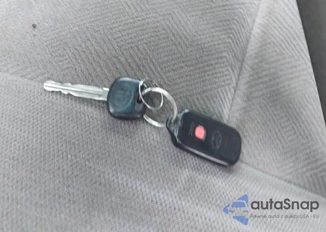 2004 Toyota Sequoia Sr5 V8 z USA, uszkodzony, nr VIN 5TDBT44A94S214871